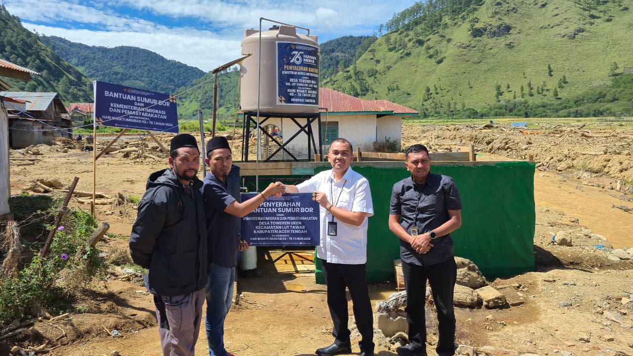 Imigrasi Takengon Serahkan Bantuan Sumur Bor dari KEMENIMIPAS kepada Masyarakat Kampung Mendale dan Toweren Uken